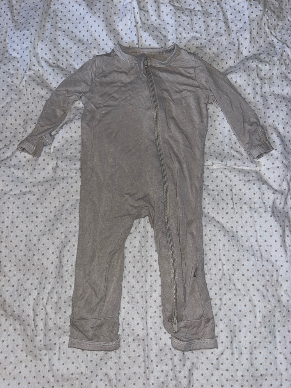 Kyte BABY Neutral Taupe Zip onesie